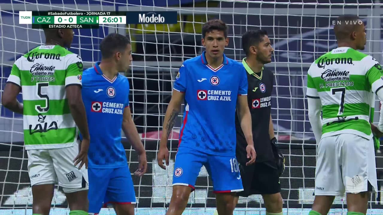 ¡TIRO ATAJADO! disparo por Salvador Mariscal.