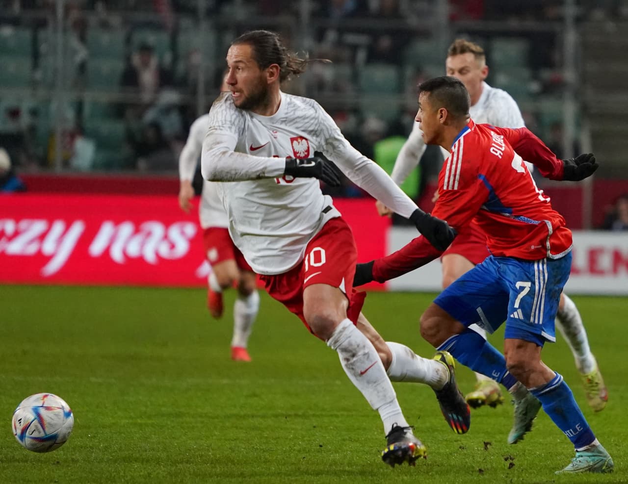 Polonia se impuso a Chile en partido amistoso previo al Mundial Qatar 2022 con gol de Piatek.