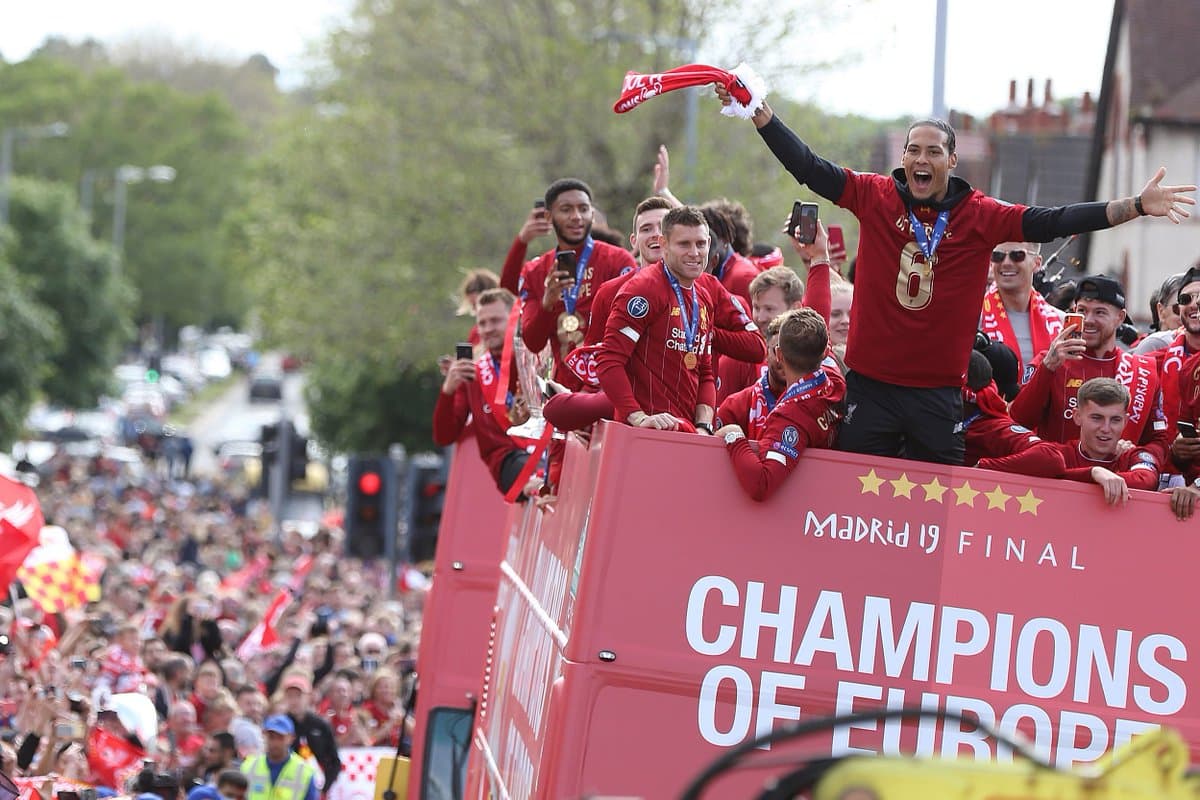 Las calles de Liverpool se tiñieron de rojo con el desfile de los jugadores que obtuvieron el sexto título del club en la UEFA Champions League.