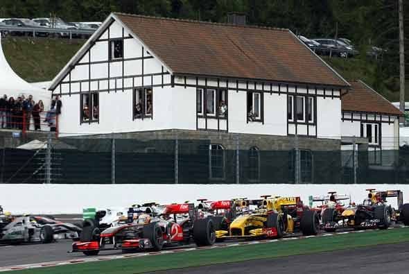 La primera curva es bastante cerrada, por lo que es lugar perfecto para ver los autos a detalle.