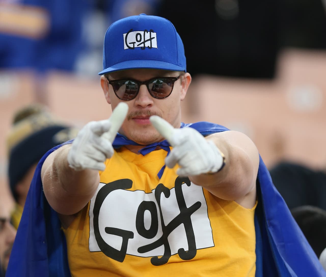 La belleza impactante de las animadoras y la pasión incontenible de los fanáticos le dio alegría a la tradicional jornada del Año Nuevo.