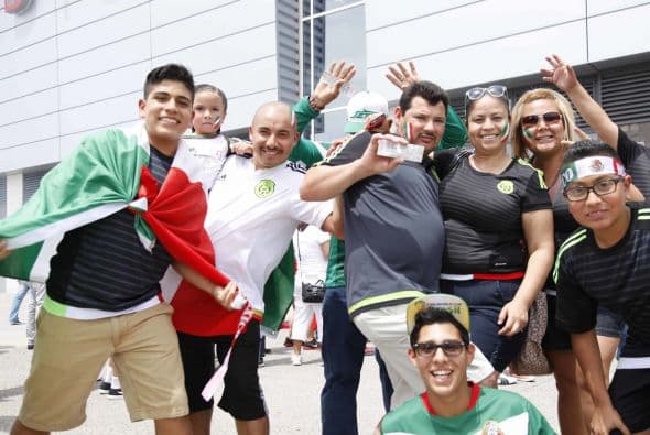 La afición en Estados Unidos llegó a Phoenix con todo su colorido para ver a México y Guatemala enfrentarse en la Copa Oro 2015.