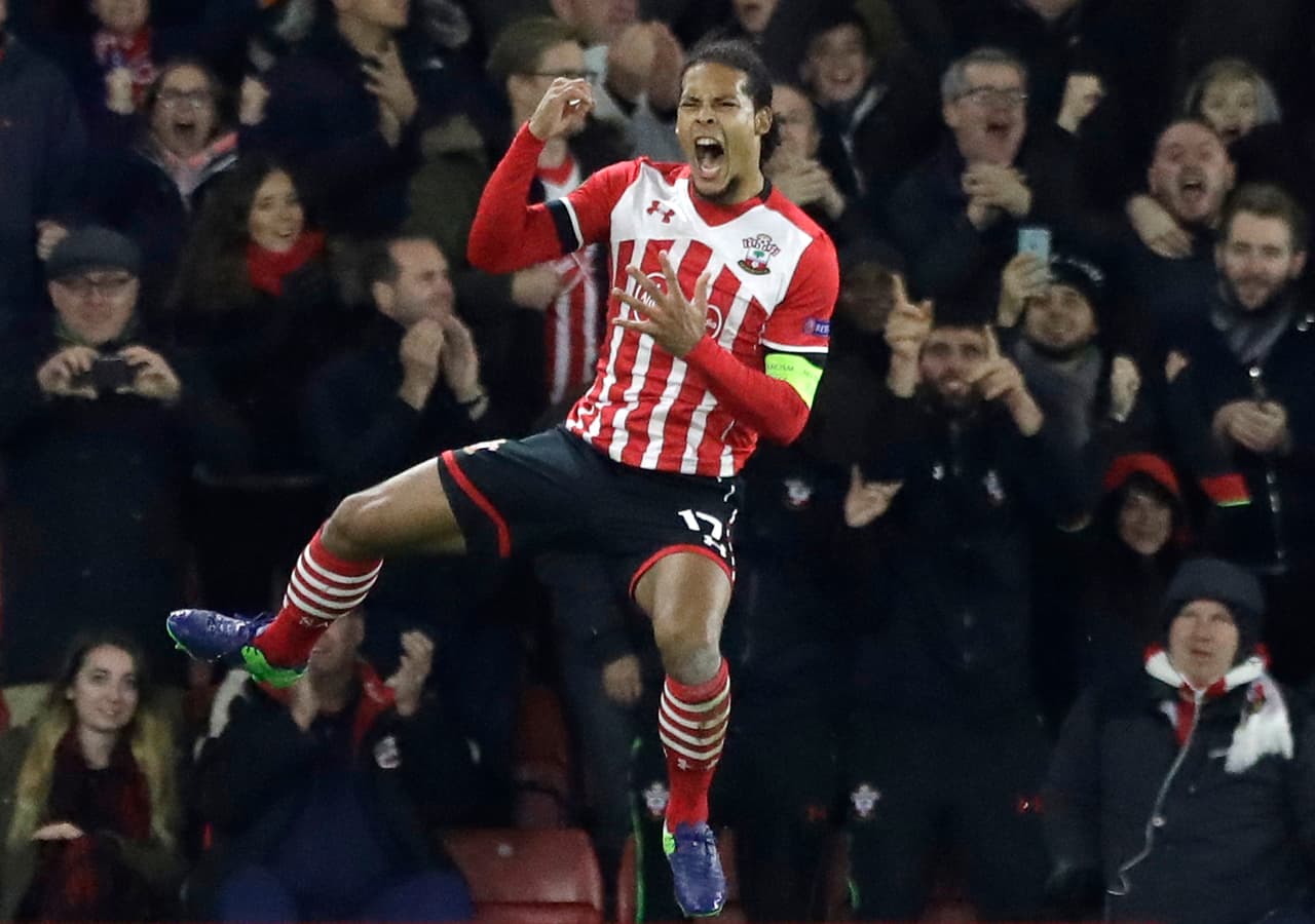 Virgil van Dijk (Sunderland) - El defensa holandés ha cumplido muy bien en esta temporada de la Premier. Equipos como Liverpool y Arsenal ya lo tendría entre sus posibles fichajes del próximo mercado.
<br>