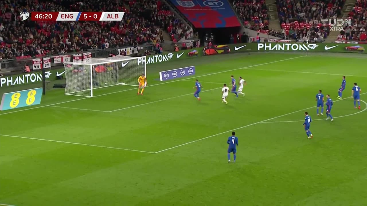 ¡TIRO ATAJADO! disparo por Sokol Cikalleshi.