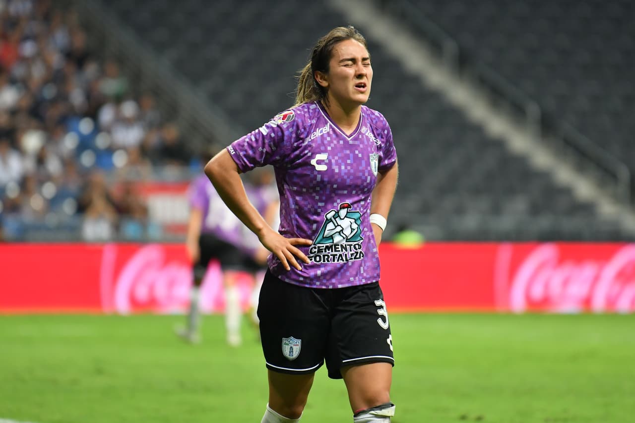 Pero la frustración empezaba a apilarse para Pachuca, pues las llegadas no profundizaban y las ocasiones no se concretaban, mientras el tiempo avanzaba y avanzaba.