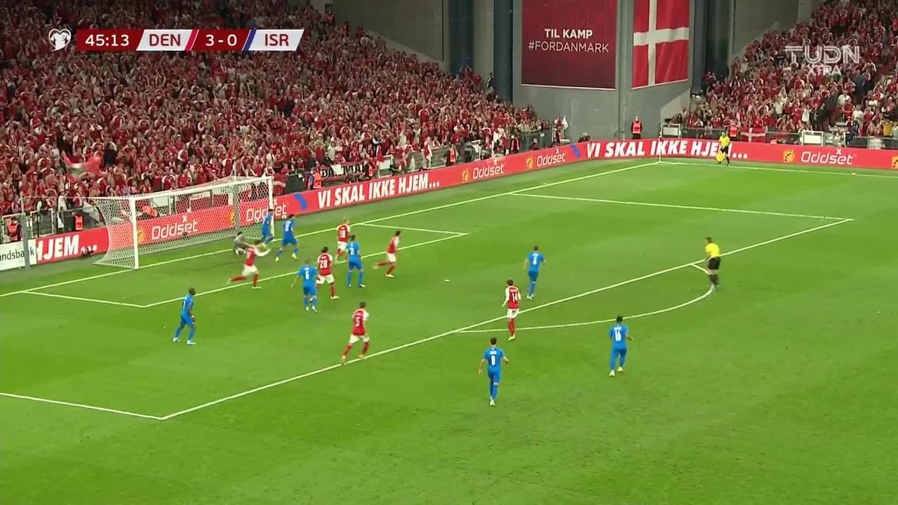 ¡TIRO ATAJADO! disparo por Thomas Delaney.