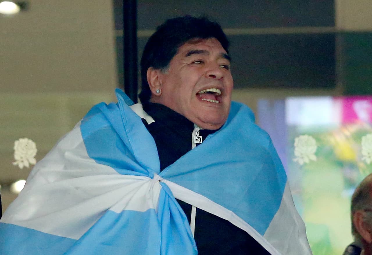 Maradona: ''Messi tiene que seguir en la selección''