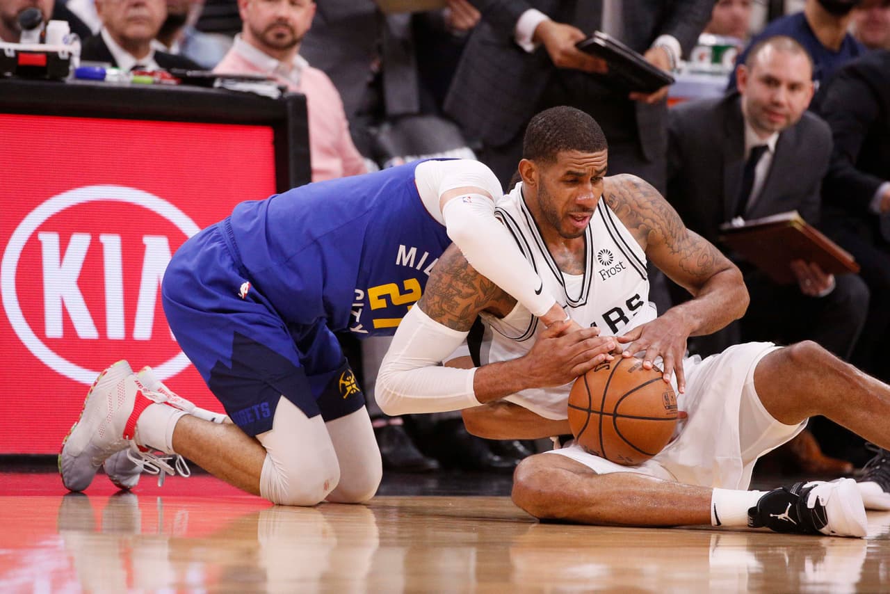 Los San Antonio Spurs forzaron al séptimo y decisivo juego de la serie de primera ronda de Playoffs ante los Denver Nuggets. Les compartimos las mejores imágenes.