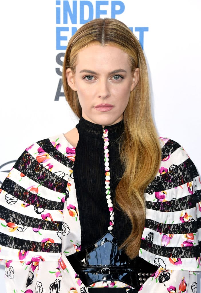 Under the Silver Lake (2018) - En su apartamento de urbanización prototipo de Los Angeles, Sam anda por la vida muerto de aburrimiento.
<br>