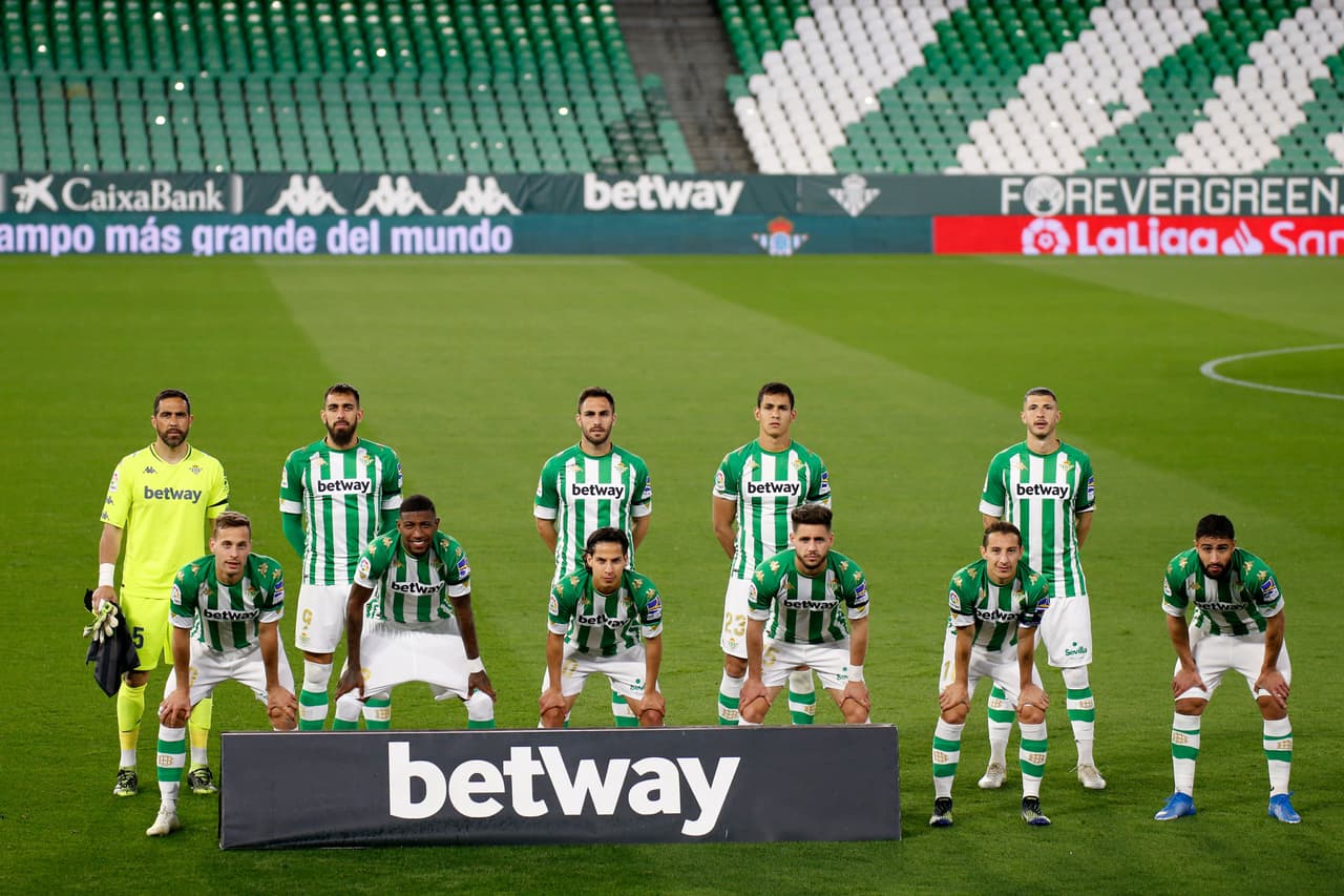 Betis acuerda un nuevo ajuste salarial con Guardado y Lainez