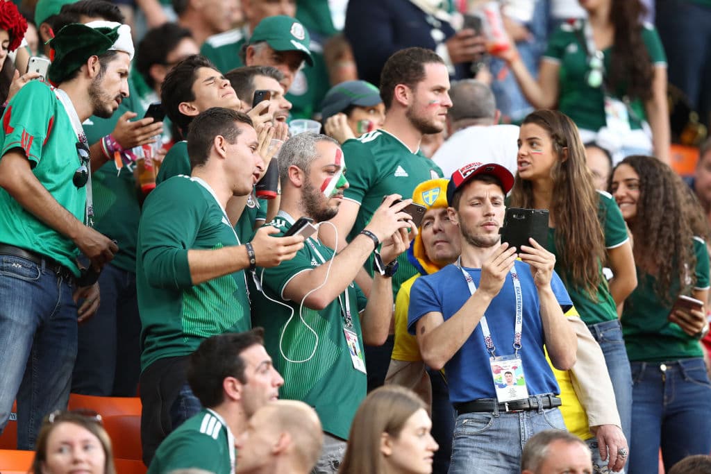 Sin embargo, otros se conectaron con la tecnología para vivir en el propio Ekaterimburgo el partido disputado en Kazán entre Corea del Sur y Alemania.