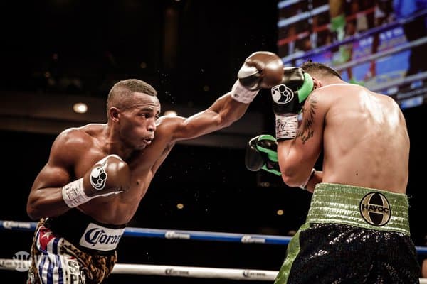 Erislandy Lara dominó con su boxeo a Martirosyan.