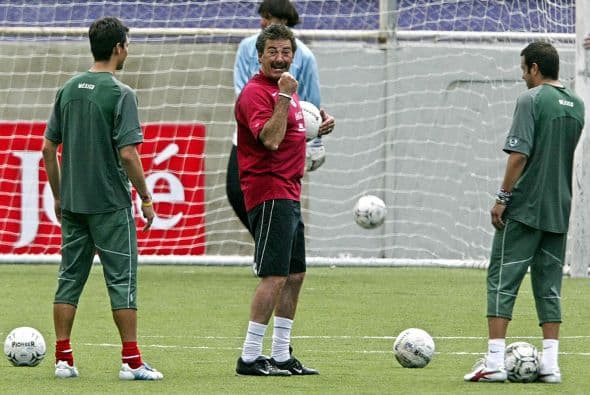 Cuauhtémoc Blanco Vs. Ricardo Lavolpe. A Cuauhtémoc Blanco le costó un Mundial el tener diferencias con el entonces Director Técnico del Tri , Ricardo Lavolpe.