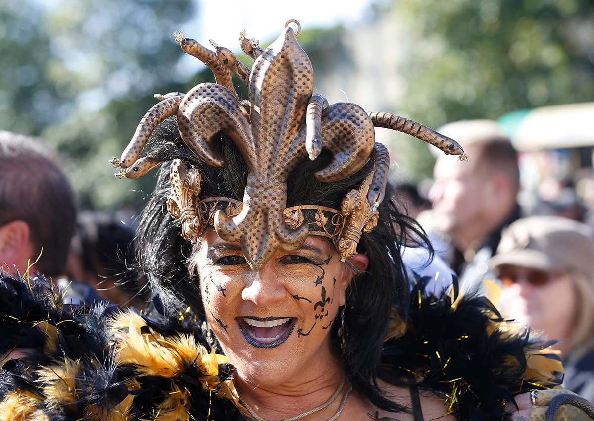 El Mardi Gras anual en New Orleans es la fiesta tradicional de esa ciudad, con colorido y disfraces.