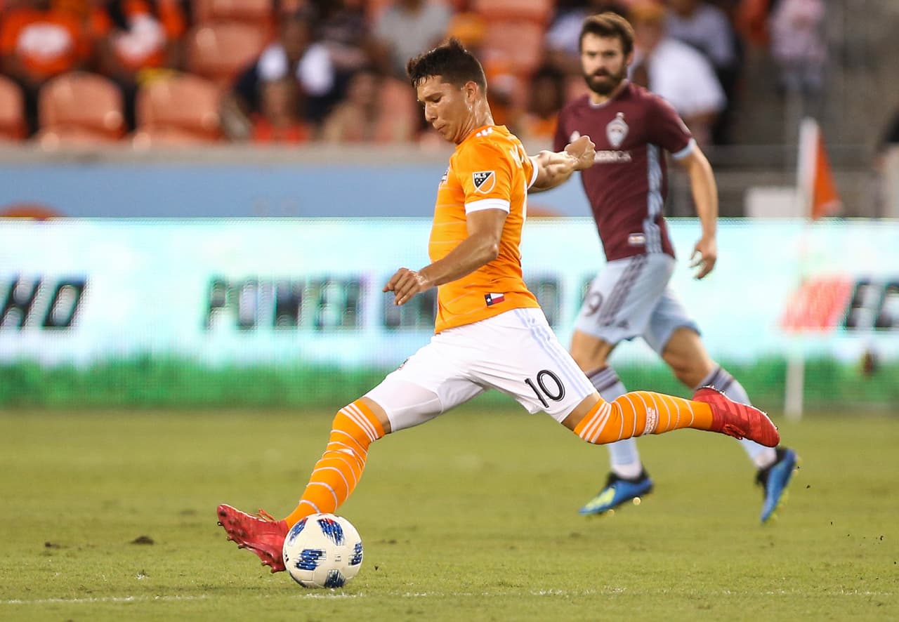 Otro enganche del Cono Sur: el agentino Tomás Martínez tiene un papel cada vez más importante en Houston Dynamo, que se impuso con comodidad a Colorado Rapids por 2-0. (USA Today Images)