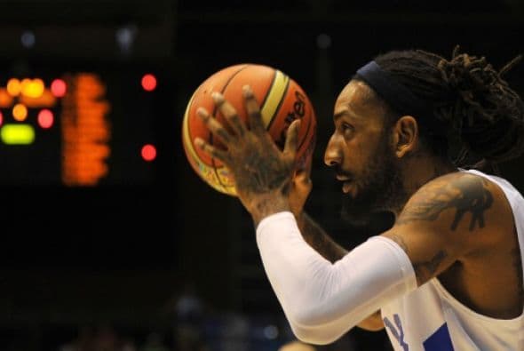 El encuentro para una Argentina que trata de buscar relevo a su generación dorada se presentaba complicado ante uno de los rivales, en teoría, más complicados del grupo B y que había derrotado a los sudamericanos en las dos últimas ocasiones en las que se habían enfrentado, la última de ellas en un amistoso de preparación hace menos de dos semanas en Serbia.