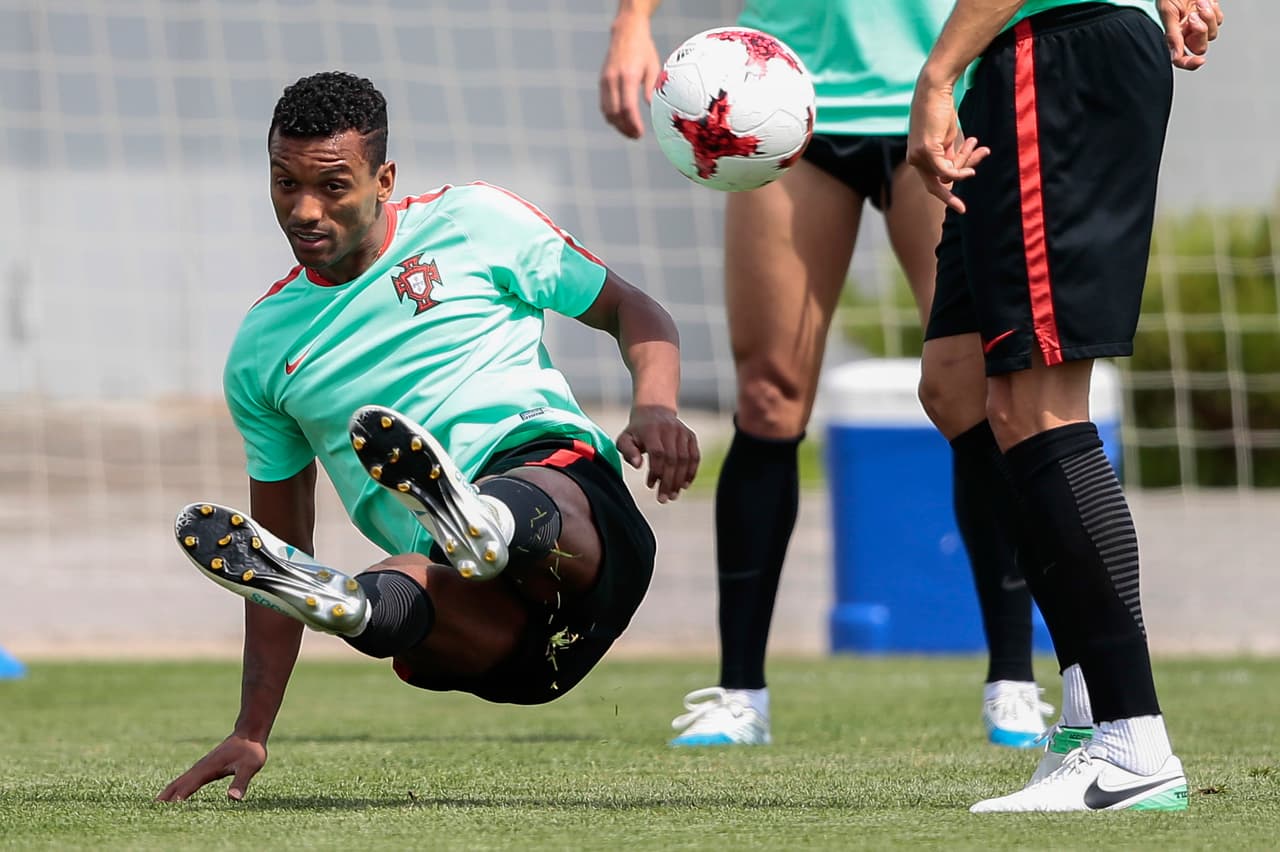 Nani y otros talentos saben que tienen que dar su mayor esfuerzo para que no se note la falta de CR7, que salió de la concentración para ver a sus gemelos recién nacidos.