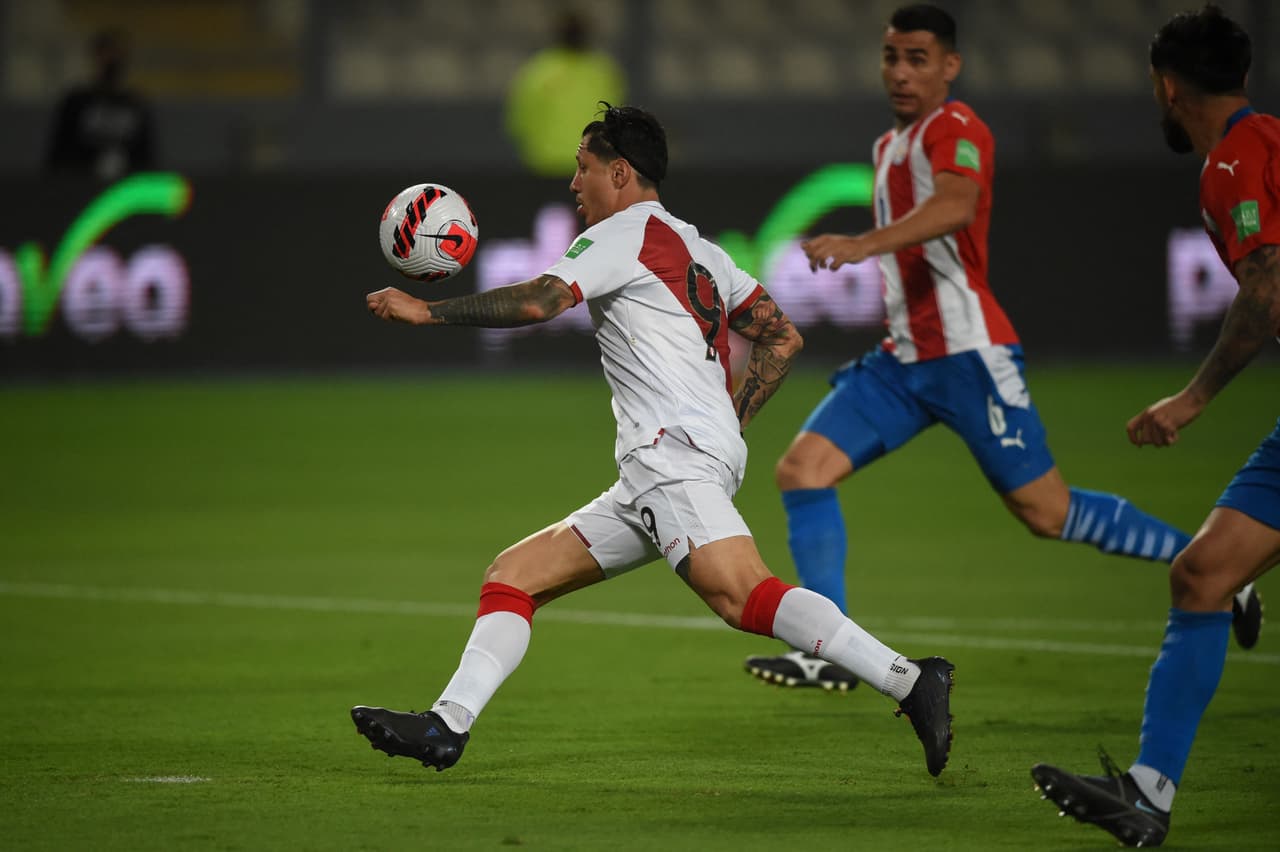 En 5 minutos, el Estadio Nacional explotó en júbilo tras la maravillosa asistencia de tres dedos de Christian Cueva para la definición de Gianluca Lapadula y el 1-0 de Perú.