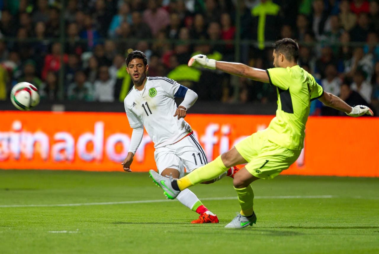 8 Carlos Vela – Cuenta con el olfato de gol que todo ariete debe tener, sin embargo y pese al gol, al menos falló un par más claros. De cualquier manera, fue importante en el accionar ofensivo del equipo.