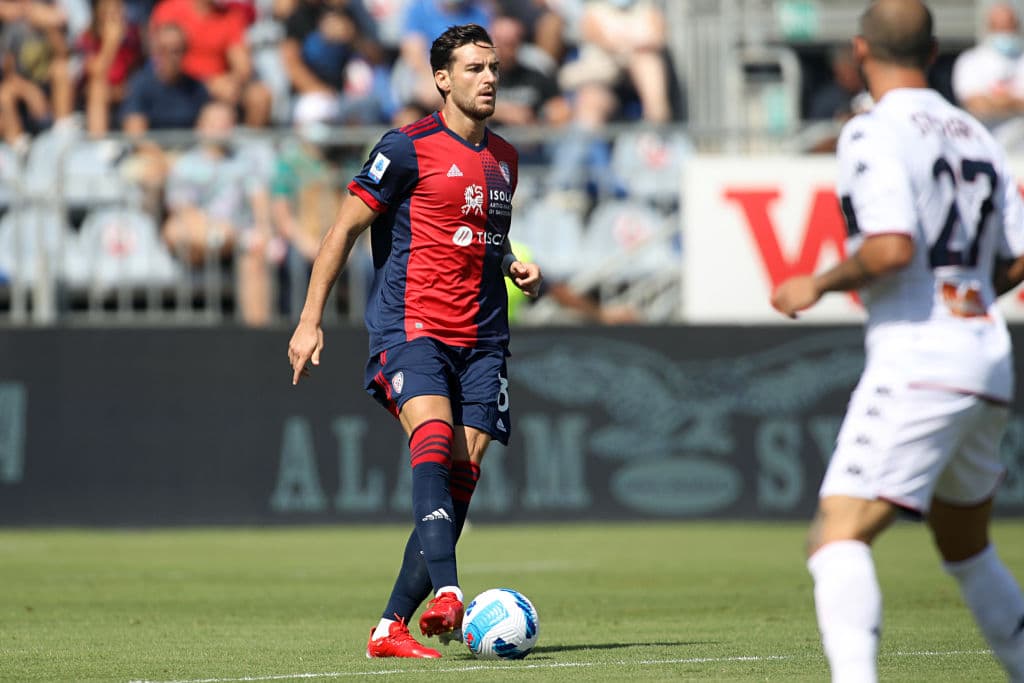 Genoa logra remontar y se lleva la victoria ante Cagliari 3-2 durante la Jornada 3 de la Serie A. Joao Pedro Dos Santos abrió el marcador al minuto 16' y Luca Capitelli sumaba el segundo tanto a favor de los 'rossoblu', sin embargo Mattia Destro (59') y Mohamed Salim Fares con doblete (69', 78') le dieron la victoria a los de Cerdeña; Johan Vasquez estuvo en la banca.