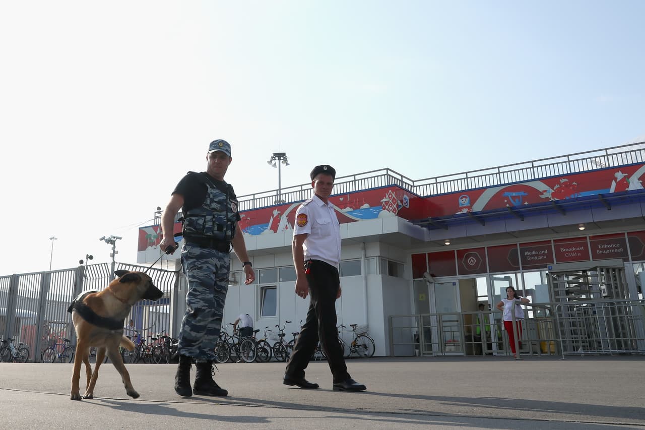 De acuerdo a información de EFE, la empresa recogería a los perros para llevarlos a albergues hechos para tenerlos ahi.