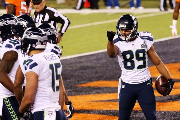 Nada podía parar a los Seahawks, un pase de 10 yardas de Wilson a Doug Baldwin para que el receptor se metiera a la zona de touchdown y sumarle más puntos para alcanzar el Trofeo Vince Lombardi.