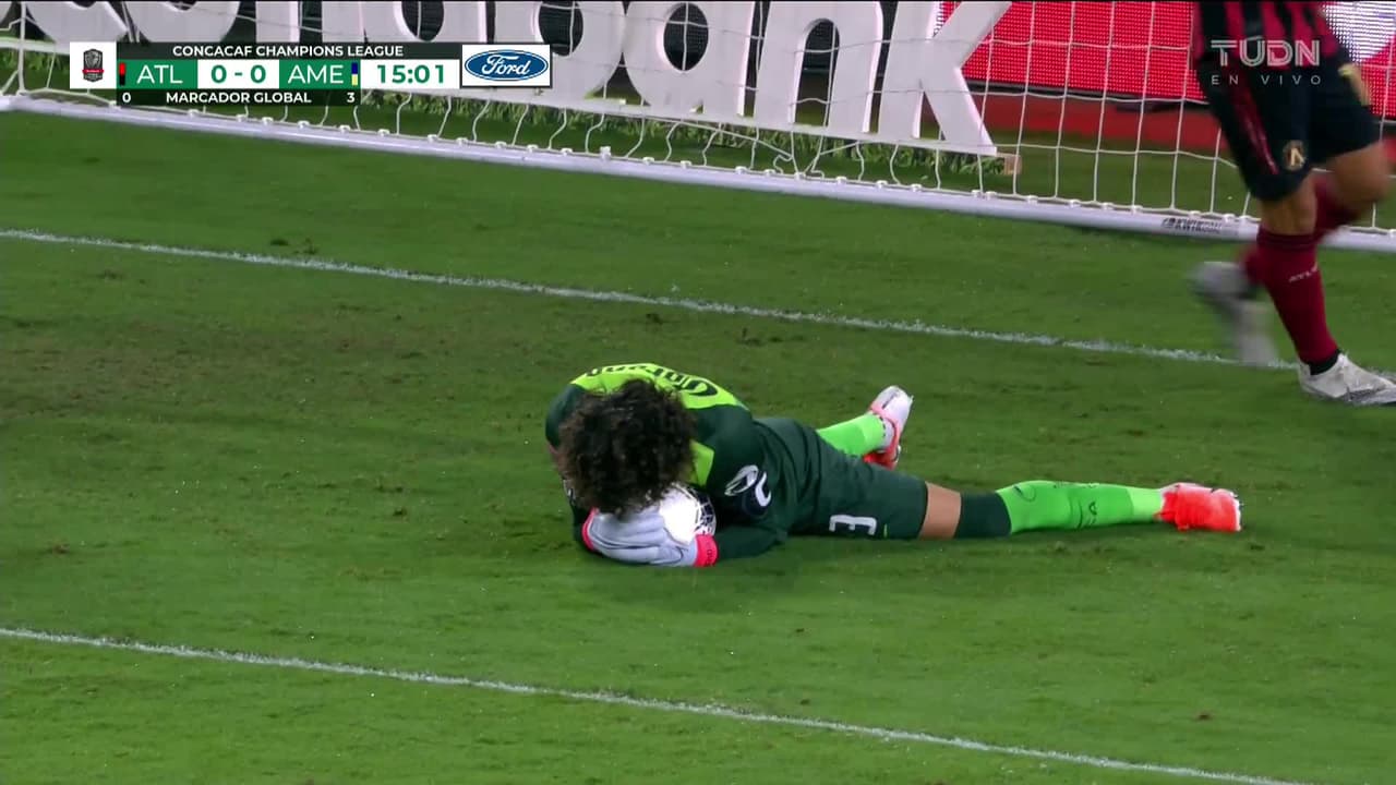 ¡TIRO ATAJADO! disparo por Franco Escobar.