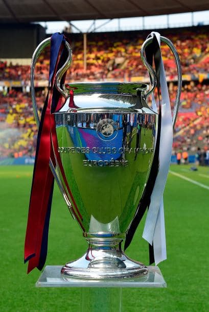 Los aficionados al fútbol pintaron el Olympiastadion de Berlín para alentrar a blaugrana y biaonconeros en la pelea por llevarse el trofeo de la Champions.