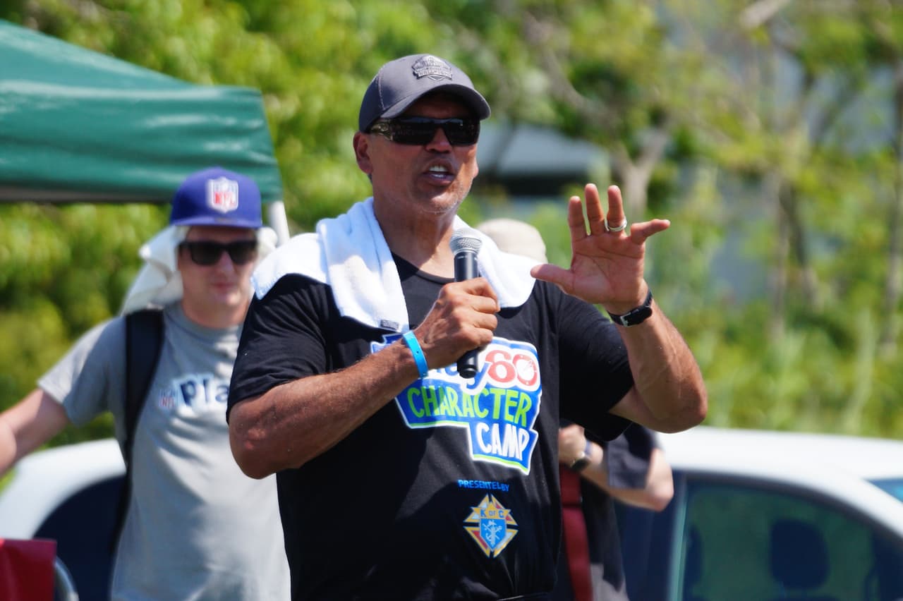 Anthony Muñoz impartió en Cancún el Play 60 Character Camp