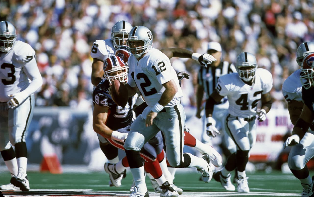 2002 Ofensiva número 1 NFL - Oakland Raiders. Pierde con los Tampa Bay Buccaneers el Super Bowl XXXVII.