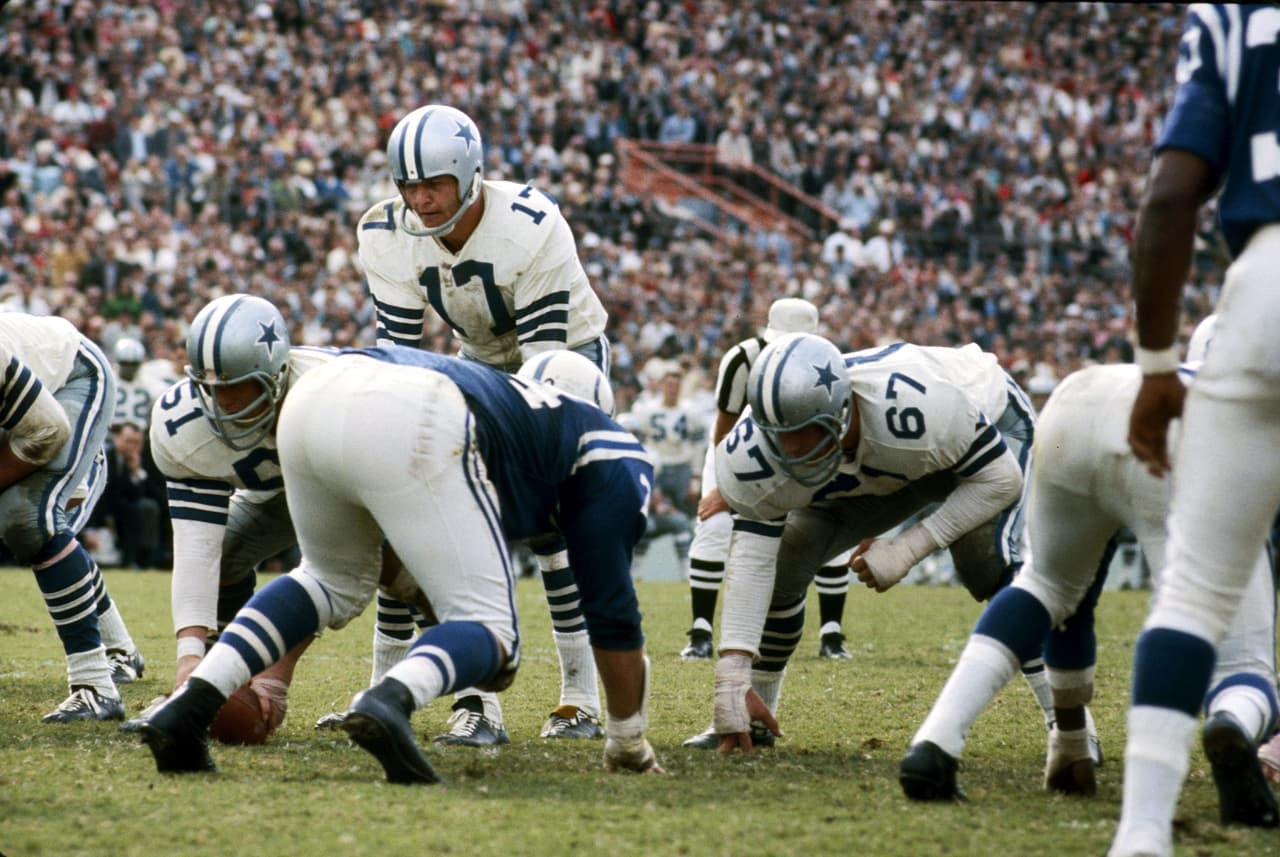 1966 Ofensiva número 1 NFL - Dallas Cowboys. Pierde Campeonato de la NFL con los Green Bay Packers y el boleto para jugar el Super Bowl I.