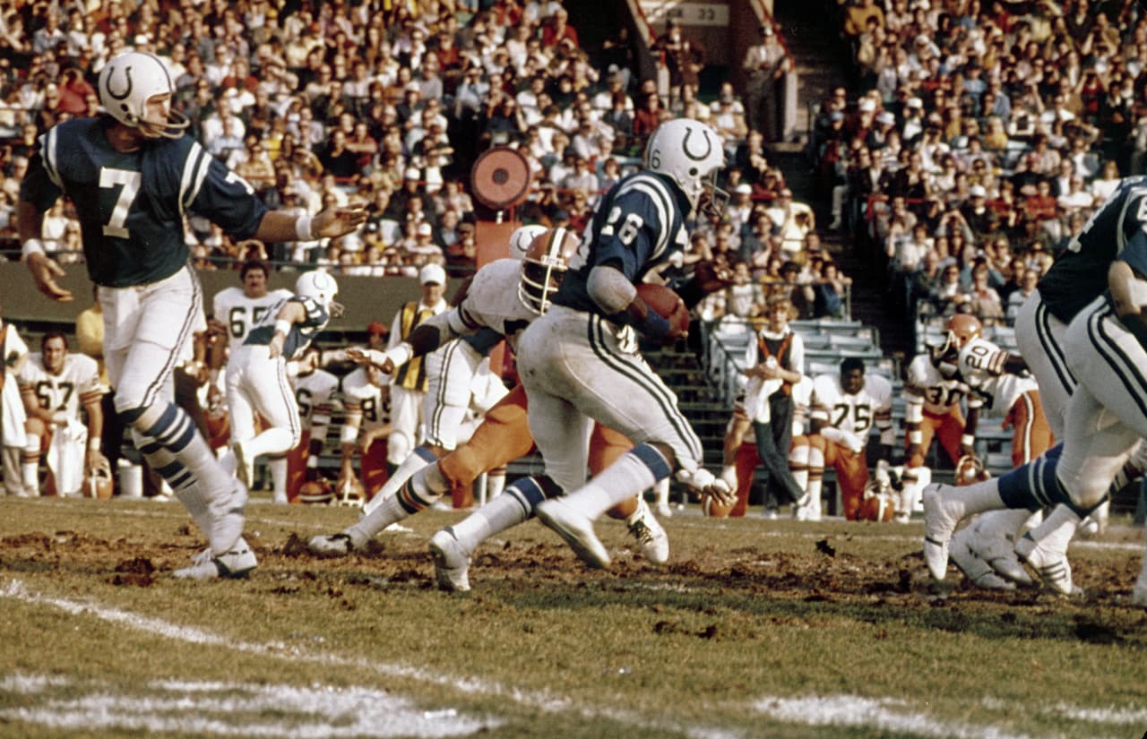 1976 Ofensiva número 1 NFL - Baltimore Colts. Pierde con los Pittsburgh Steelers en Playoffs Divisionales de la Conferencia Americana.