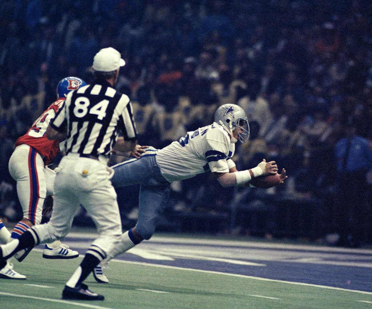 1977 Ofensiva número 1 NFL - Dallas Cowboys. Por segunda vez los Cowboys se coronan en el Super Bowl, otra vez con la mejor ofensiva de la NFL, edición XII del partido grande.