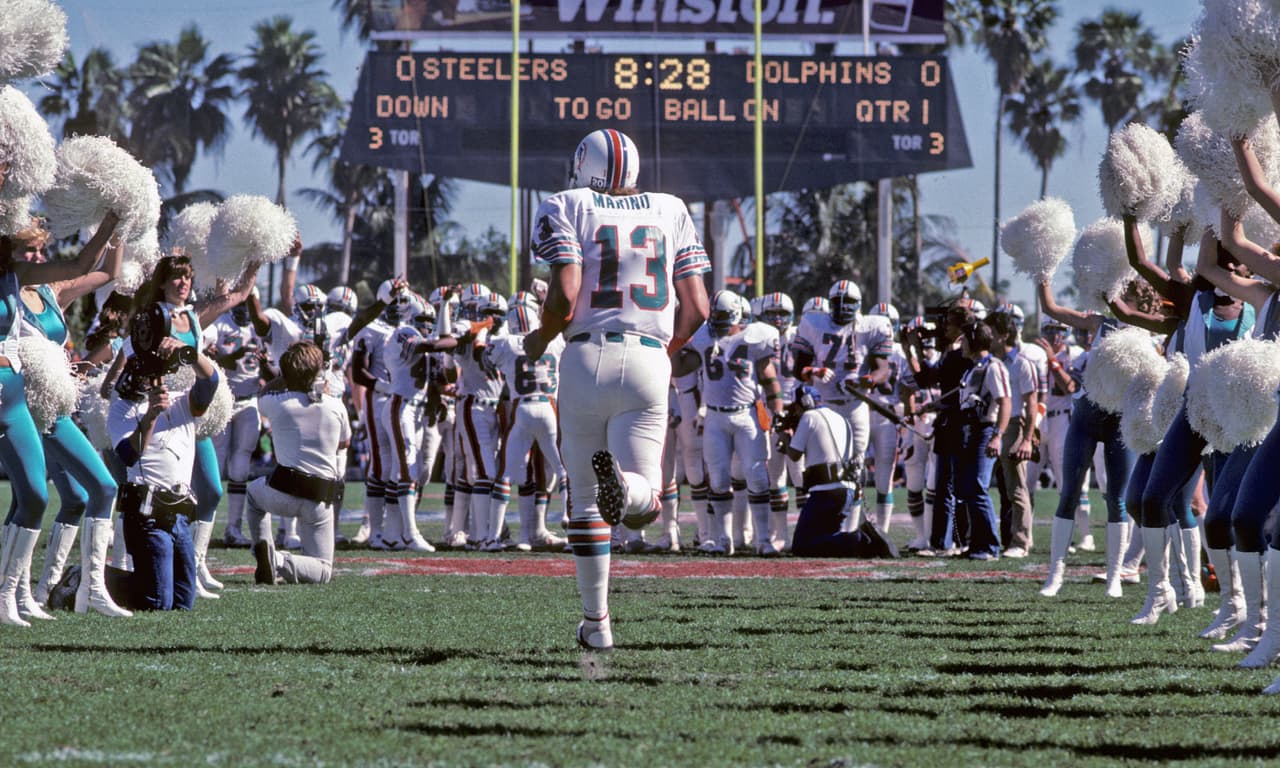 1984 Ofensiva número 1 NFL - Miami Dolphins. Pierde el Super Bow XIX con los San Francisco 49ers.