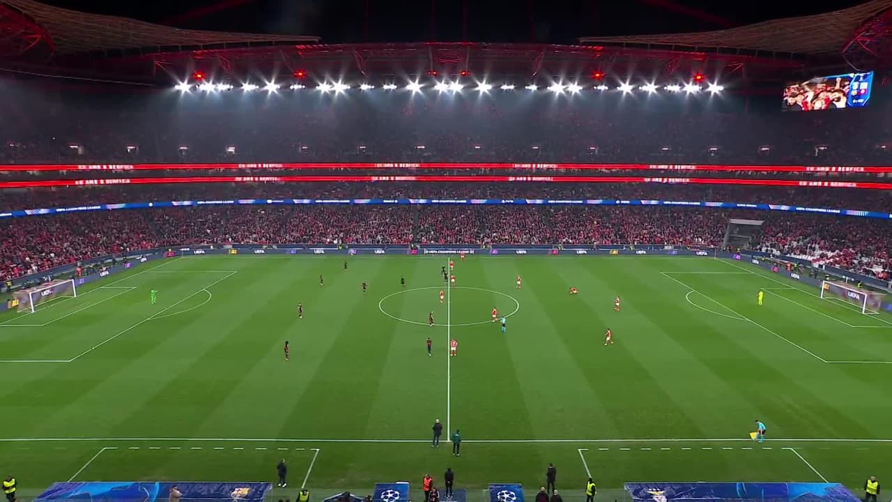 Arranca el partido y la pelota está en juego.