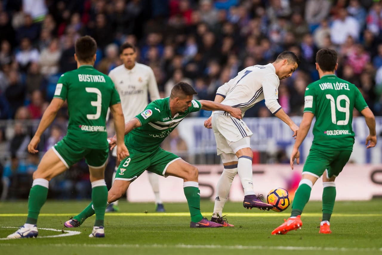 Cristiano Ronaldo volvió a verse impotente, luego de su triplete contra Alavés. CR7 mantiene un ritmo irregular esta temporada.
