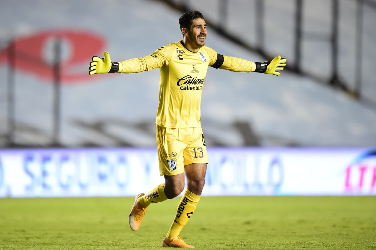 ¡Susto! Gil Alcalá se desmaya y lo trasladan al hospital