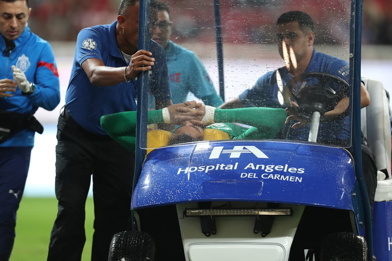 'Tala' Rangel es operado por fractura con Chivas en el Clásico Tapatío