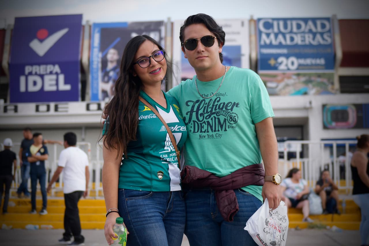 Los aficionados de América y León dejaron de lado que el partido no se jugara en el Estadio Azteca, donde estaba programado originalmente, para trasladarse a apoyar con todo a sus equipos a Querétaro en este duelo de Ida de la Semifinal de la Liguilla.
