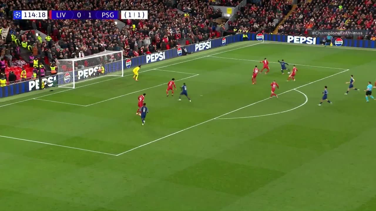 ¡TIRO ATAJADO! disparo por Lee Kang-In.