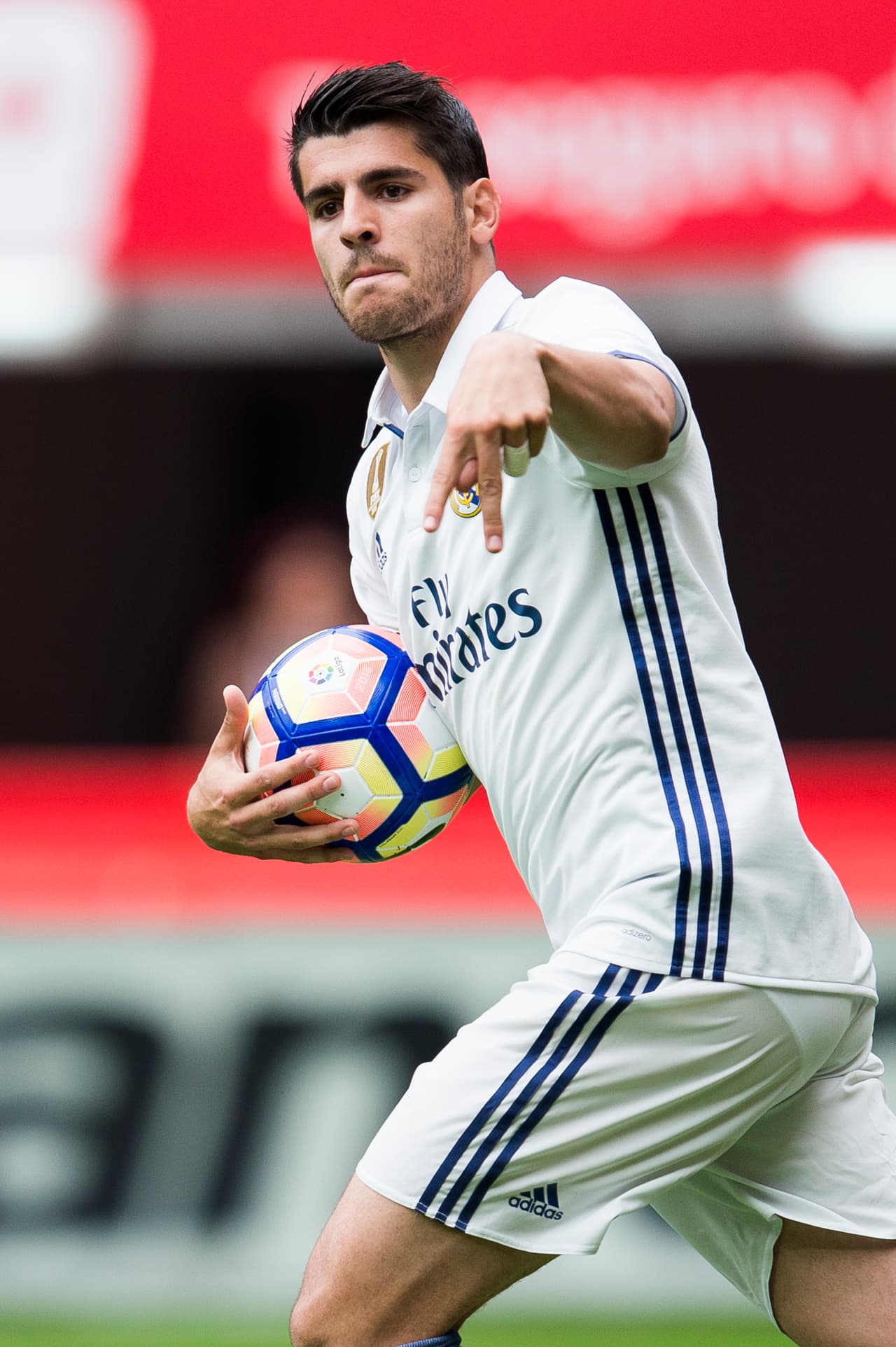 El caso más escandaloso es el de 
<b>Álvaro Morata que en la pasada temporada marcó un gol más que Karim </b>y aún así tuvo que empacar maletas e irse a Inglaterra.