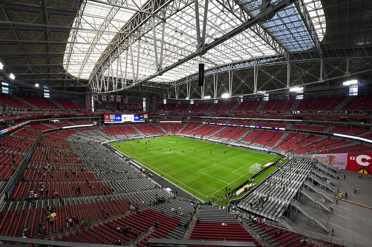 Un gran ambiente era el que estaban cocinando las aficiones de México y Haití previo a su importante partido por la Semifinal de la Copa Oro 2019 en el University of Phoenix Stadium en la ciudad de Glendale, Arizona. Evidentemente la afición del Tri fue una abrumadora mayoría que le dio una tonalidad esmeralda a las gradas de la casa de los Cardinals.