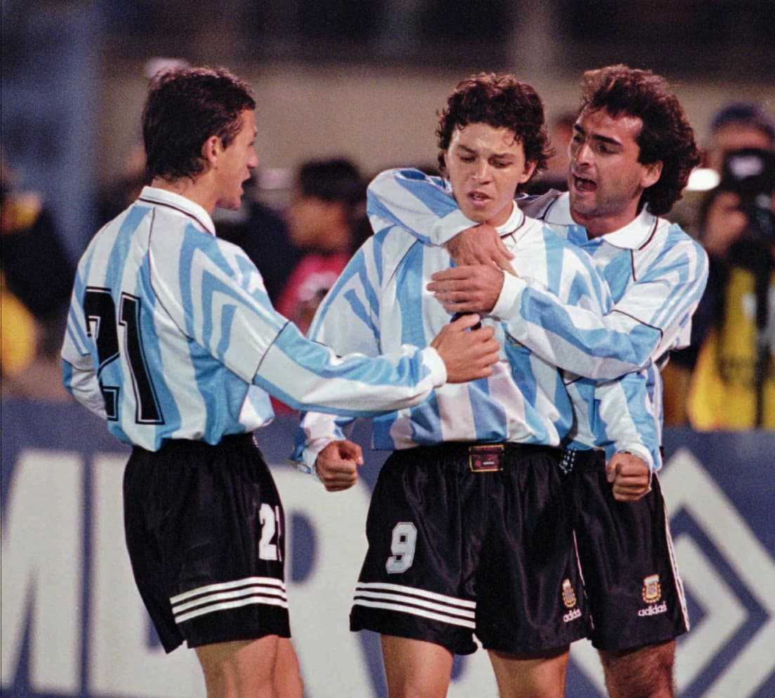Marcelo Gallardo fue pieza inamovible de Argentina en la década de los 90 e inicios de este siglo. El actual DT de River Plate fue campeón en las ligas de Argentina, Francia y Uruguay, además de ganar la Copa Libertadores con los 'Millonarios' en 1996 y plata olímpica en Atlanta 1996, luego de ser tercer lugar en el Mundial Sub 17 de Italia 1991.