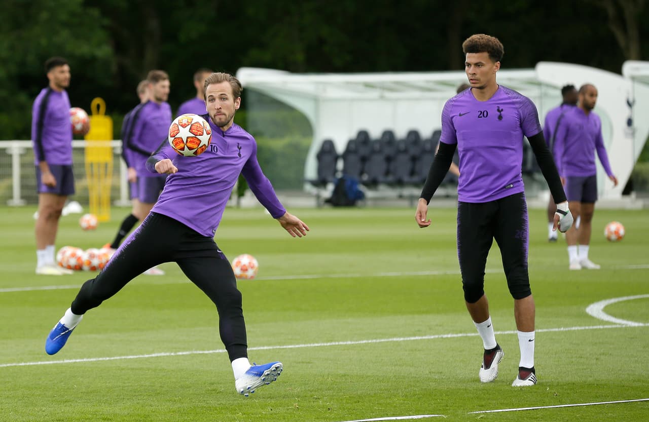 Harry Kane, goleador y capitán de Tottenham, entrena cada vez con más intensidad con miras al duelo contra Liverpool y hace ilusionar con la posibilidad de verlo en la Final de la Champions League en Madrid, para la que el equipo se prepara.