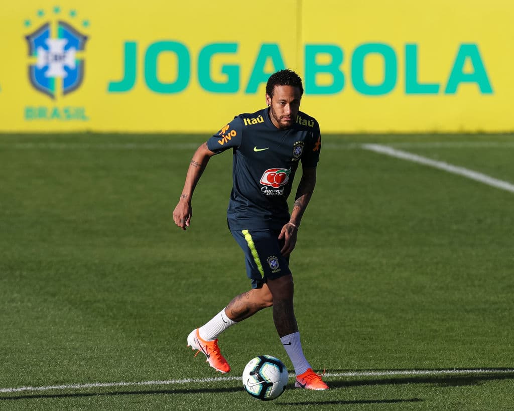 El astro de 27 años abandonó este martes la cancha del complejo de prácticas Granja Comary, en las afueras de Río de Janeiro, junto con el doctor Rodrigo Lasmar.