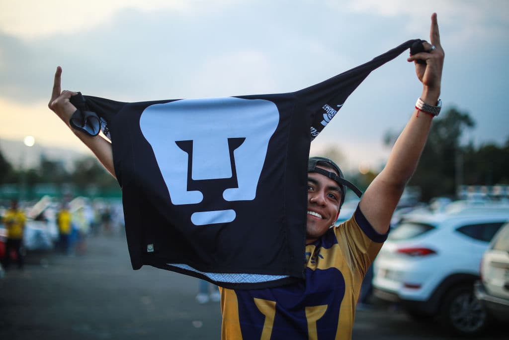 En las afueras del Estadio Azteca los fanáticos vivieron la antesala de la Semifinal entre América y Pumas.