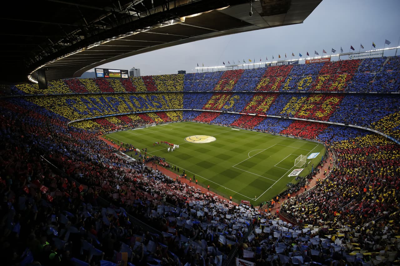 Los fanáticos recibieron como todo un campeón a Barcelona, un panorama espectacular en medio del Clásico de España.