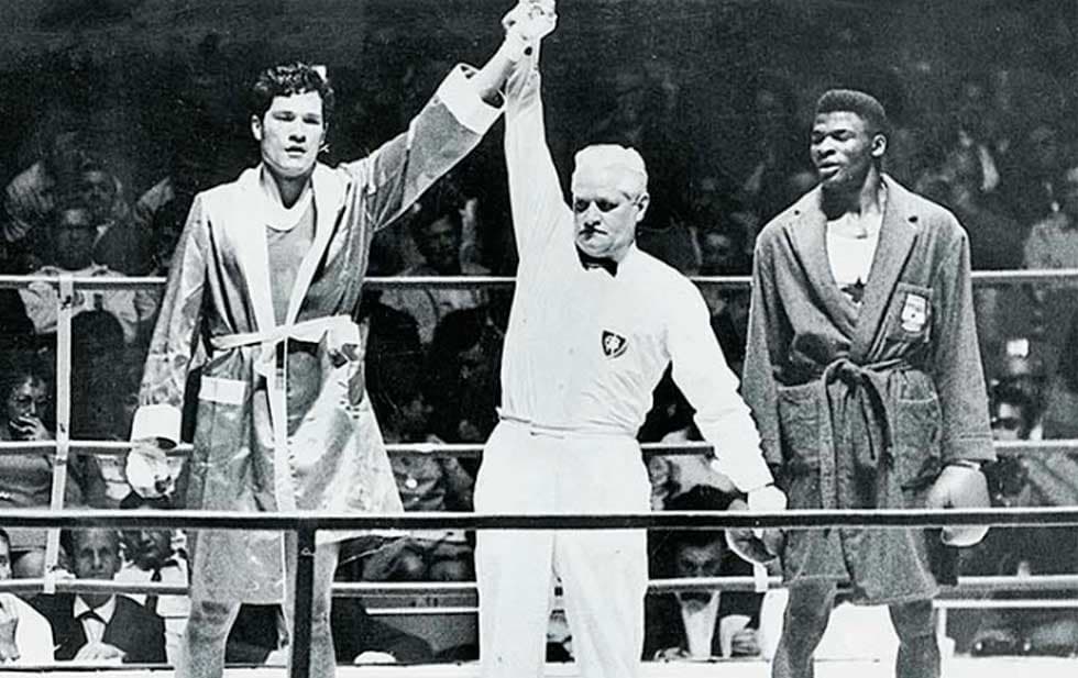 Posteriormente, Joaquín gano la presea de plata en los Juegos Centroamericanos y del Caribe en 1970 y, un año después repitió esta hazaña en los Juegos Panamericanos. Joaquín Rocha se retira en 1972.