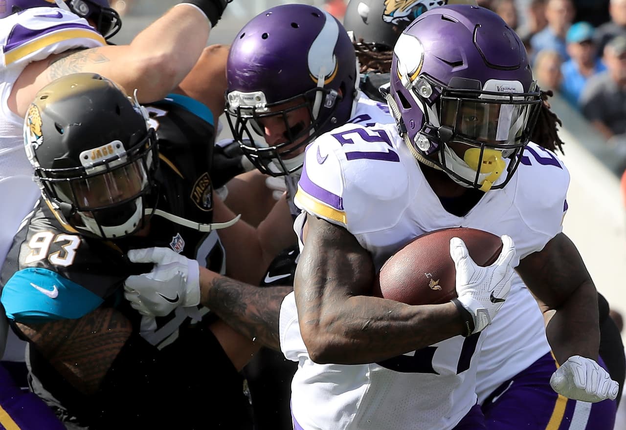 Los Vikings vencieron 25-16 a los Jaguars y siguen luchando por entrar a los playoffs