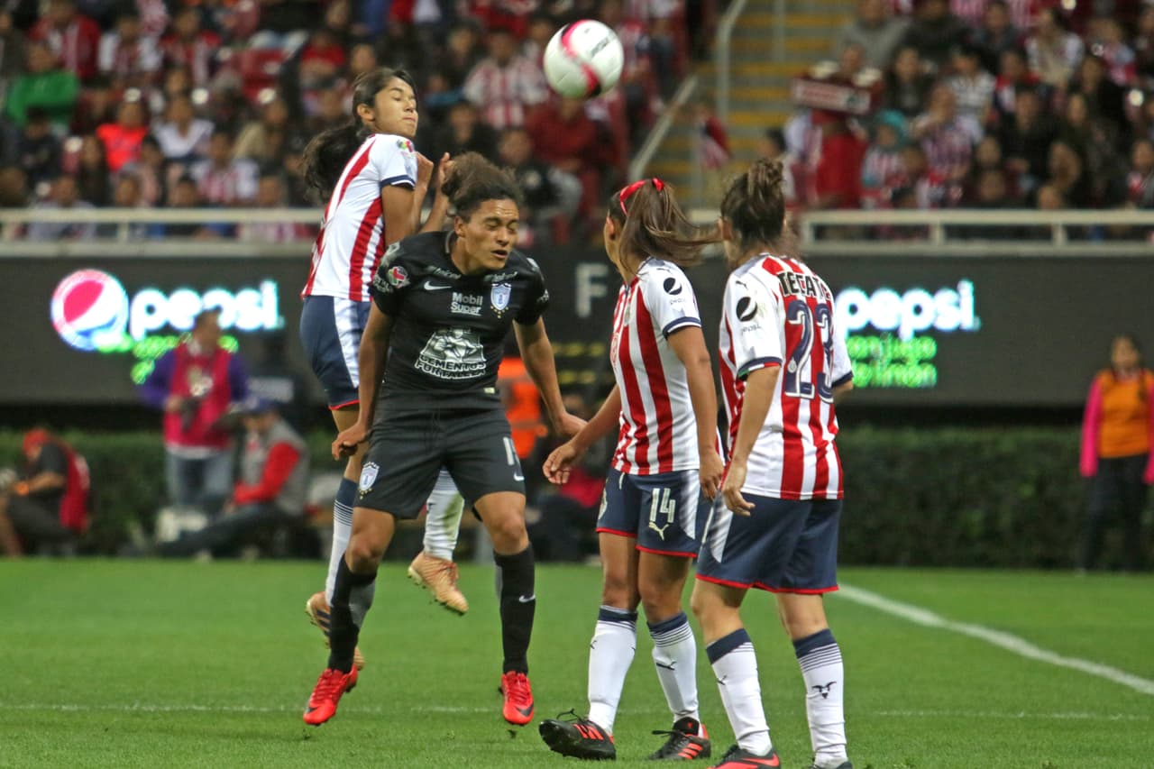 La primera mitad finalizó con la ventaja de Guadalajara y a la espera de unos segunda mitad que redituara más para su causa.